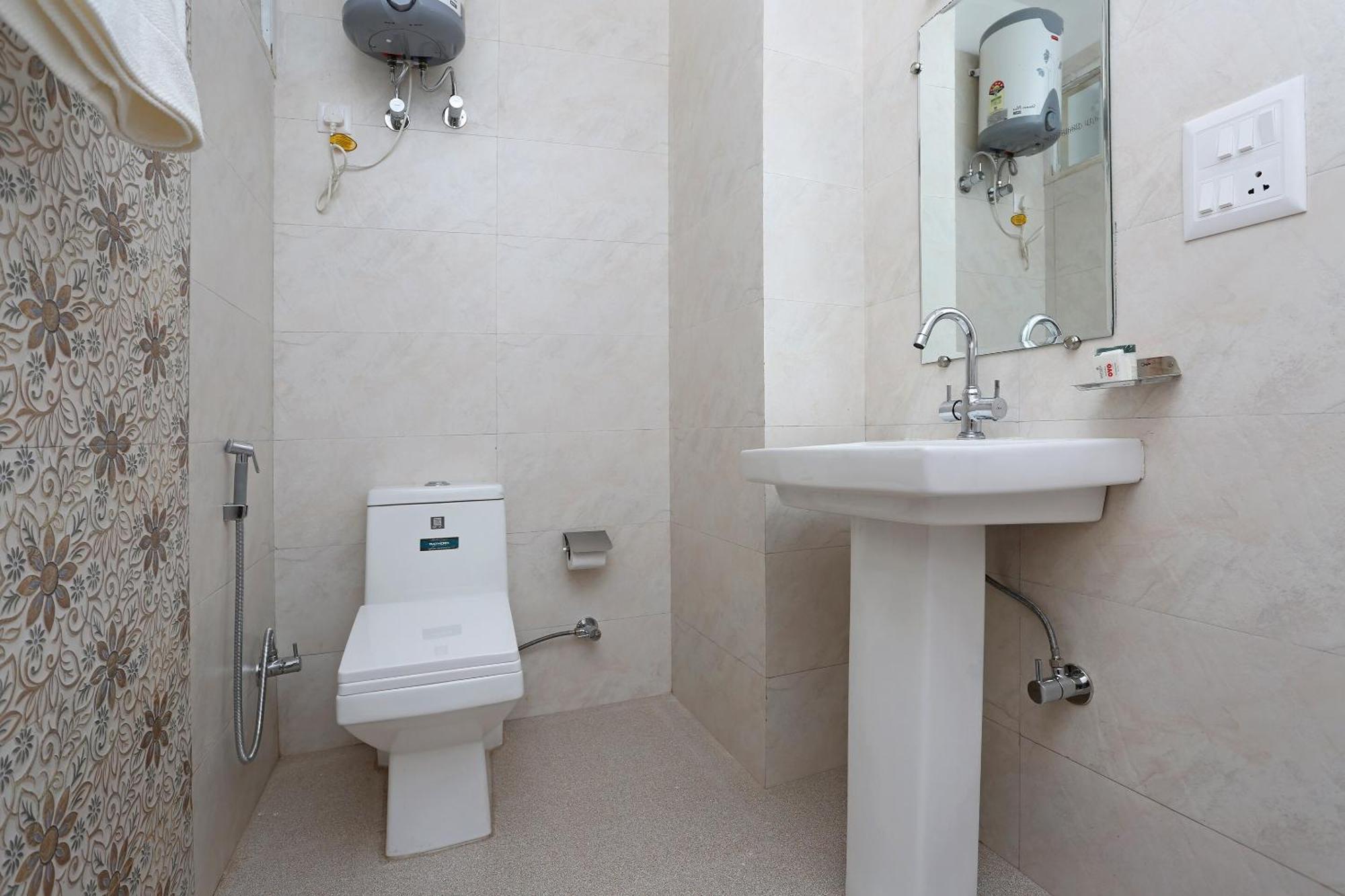 Hotel O Green Residency Near Appu Ghar Gurgaon Exteriör bild